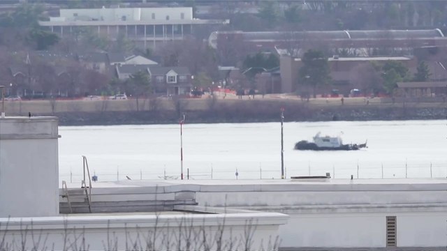 Families of victims visit site of fatal Washington crash