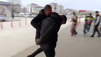 20 yaşındaki gence kabusu yaşatıp, annesinden para istediler! Serbest kaldılar