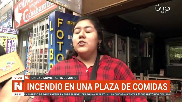 ¡Se escuchó una explosión! Incendio de magnitud en una plaza de comidas en la calle 16 de julio