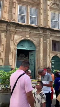 URGENTE! Teto de igreja desaba no Pelourinho e deixa vítimas; assista