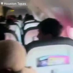 🚨#BREAKING: Numerous passengers were evacuated after United Airlines plane after it caught fire.