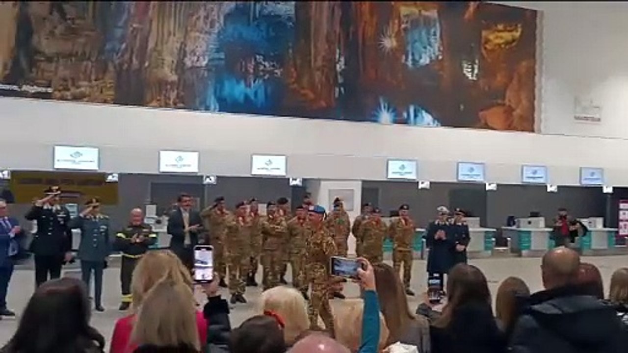 Brigata Sassari, l'arrivo ad Alghero del generale Messina e degli 80 Sassarini