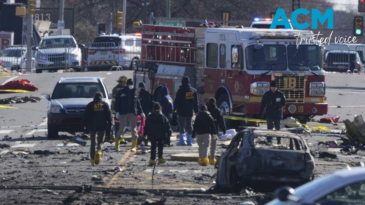 Medevac jet crashes near Roosevelt Mall, Philadelphia