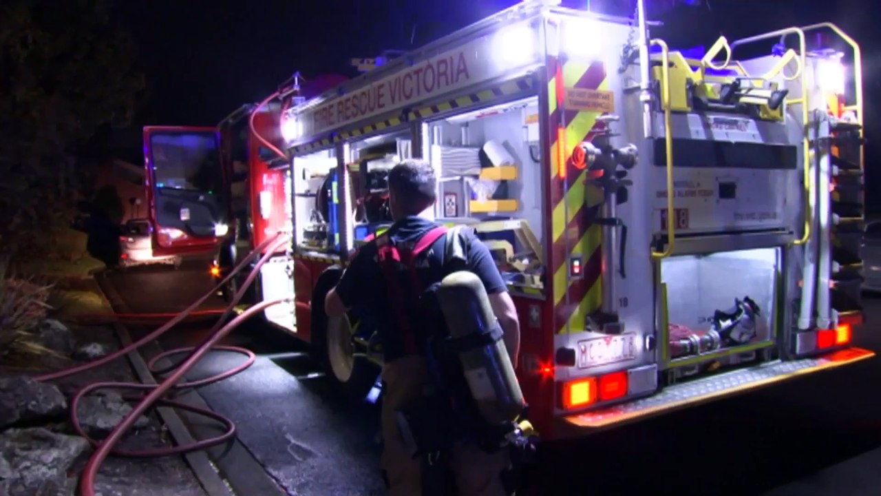 Property losses as storms spark new fires amid Victorian heatwave, bushfire emergency