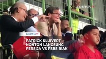 Patrick Kluivert Nonton Langsung Pertandingan Persija vs PSBS Biak di Bekasi