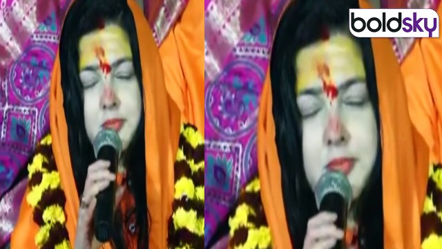 Mahakumbh 2025: Mamta Kulkarni का Bhasma Shringar देख भड़के लोग, Laxmi Narayan साथ..