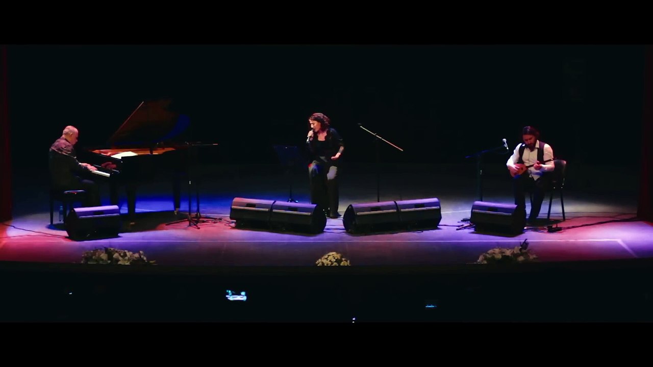 Aynur Doğan - Kara Toprak & Nesine Söyleyim