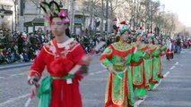 Sur les Champs-Elysées, défilé du Nouvel An chinois sous le signe du Serpent de bois