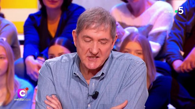 Extrait de C Médiatique , diffusé sur France 5 le 2 février 2025 - Yves Calvi était l'invité principal
