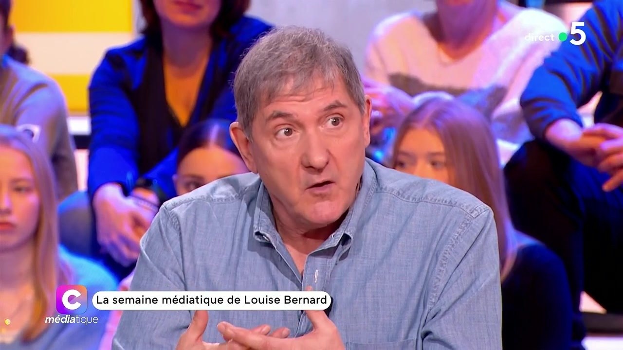 Cyril Hanouna bientôt sur M6 ? Yves Calvi donne son avis sur ce recrutement controversé
