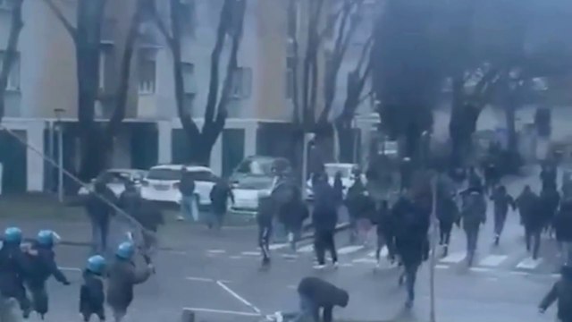 Treno vandalizzato e sassaiola tra i tifosi prima del derby Modena-Mantova, Trenitalia Tper protesta