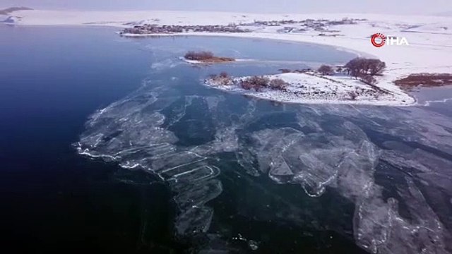 Doğa harikası Nazik Gölü tamamen buz tuttu; ortaya bu manzara çıktı