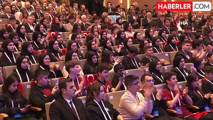 Cumhurbaşkanı Erdoğan: "Bizim kültürümüzde öğretmene asla el kalkmaz, öğretmenin eli öpülür.