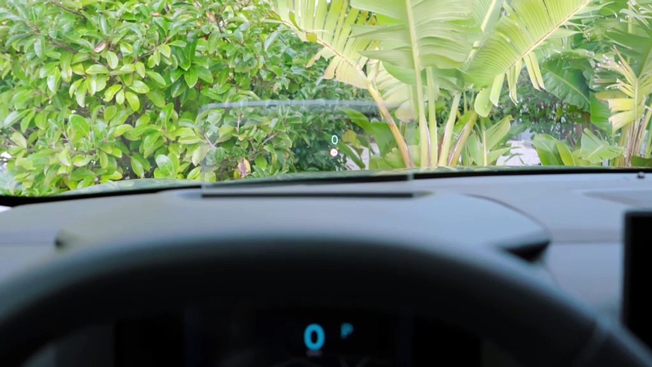 La berline compacte surélevée Citroën C4 affiche une face avant plus moderne