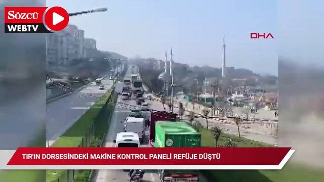 TIR'ın dorsesindeki makine kontrol paneli refüje düştü