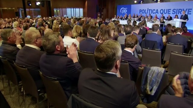 Feijóo llama al PP a hacer buena política: La oposición de tumbona que se la queden otros.