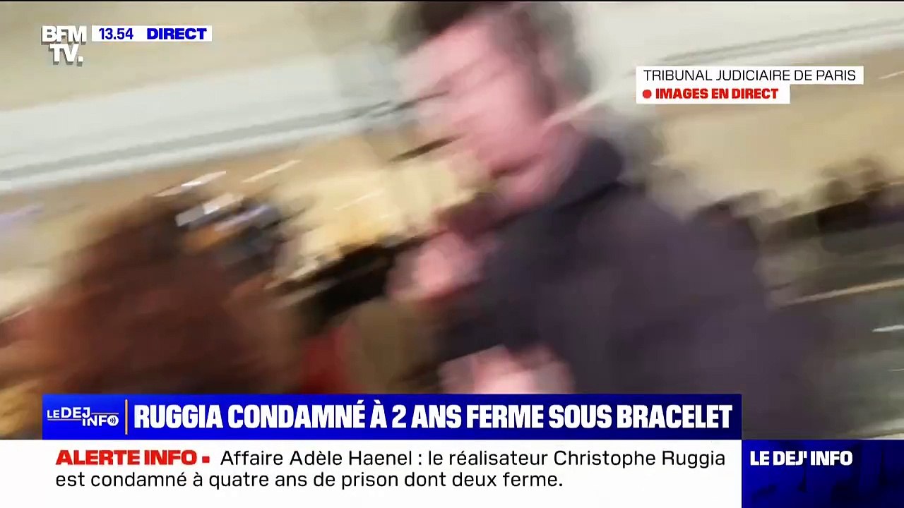 Adèle Haenel applaudit à la sortie du tribunal après la condamnation de Christophe Ruggia