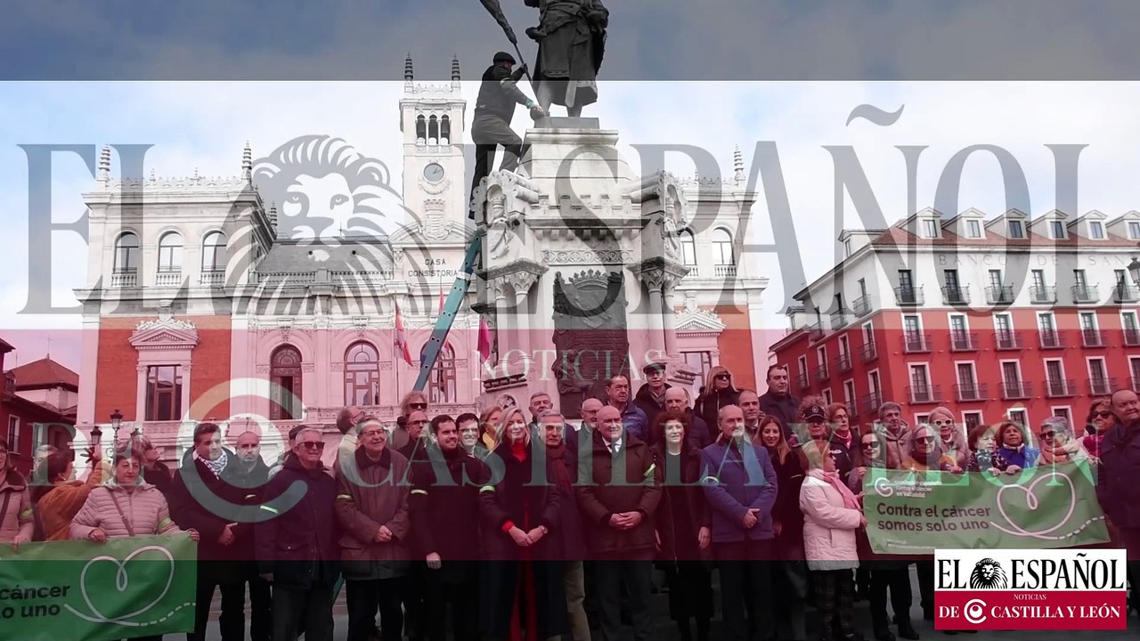 La AECC coloca en la estatua del Conde Ansúrez el brazalete verde de la esperanza