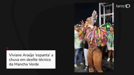 Viviane Araújo 'espanta' a chuva em desfile técnico da Mancha Verde