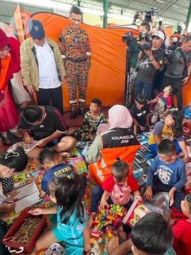 Sarawak flood evacuees continue to drop but rainfall expected through Wednesday