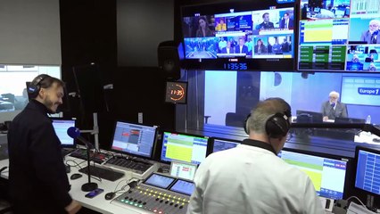 « Il y a un désordre dans l'ensemble du pays et à l'Assemblée, personne ne pense à la France là bas ! » : Emmanuel Macron interpellé par une habitante de 81 ans à Colmar