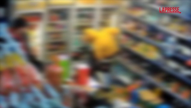 Roma, spara ma la pistola si inceppa poi lo picchia: arrestato per tentato omicidio