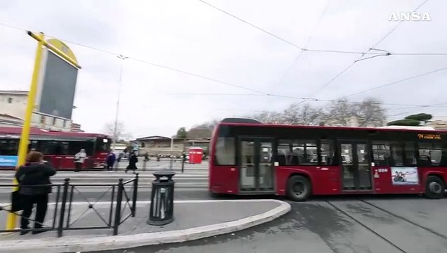 Roma, 15enne accoltellato per rapina