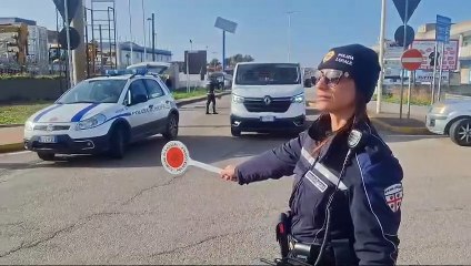 Sassari, schianto tra due auto in rotatoria: una ragazza trasportata in ospedale