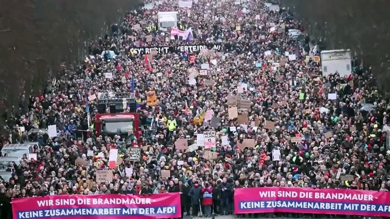 Unas 160.000 personas protestan en Berlín contra el giro político a la derecha