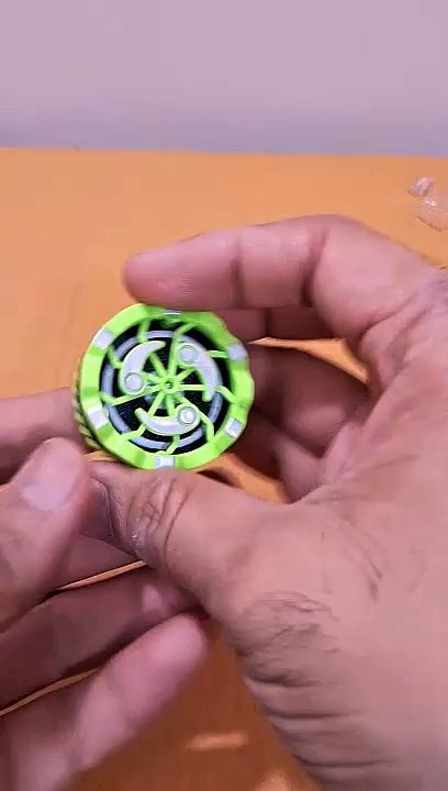 Viral Sparkling Spinning Toy Review – A Must-Have or Not