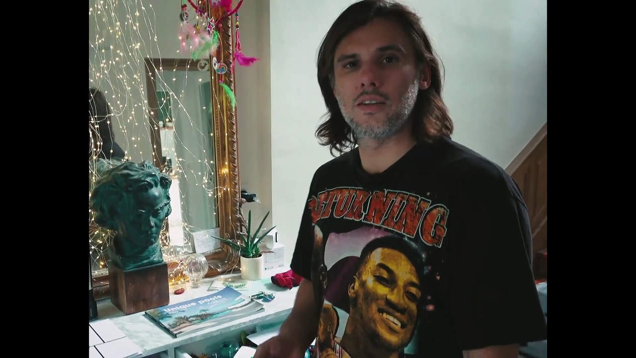 Jonathan Cohen et Orelsan dans Fuckin Fred - Comme un Léopard -la bande-annonce du documentaire Prime Video (VF)