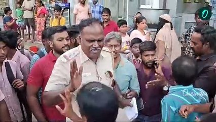 Chennai | சண்டையில் பேருந்தின் கண்ணாடியை உடைத்த பள்ளி மாணவர் | Oneindia Tamil