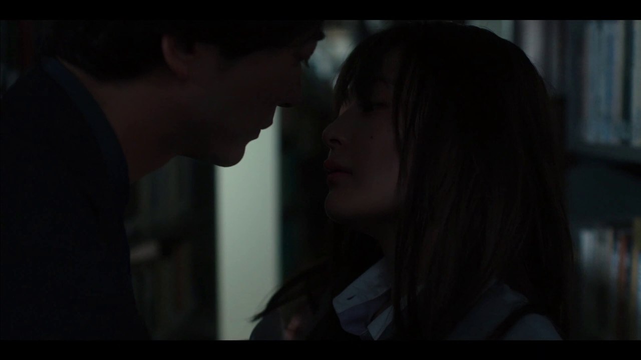 恋愛 バトルロワイヤル "Chastity High" | Ayami and Yuto share a kiss in the