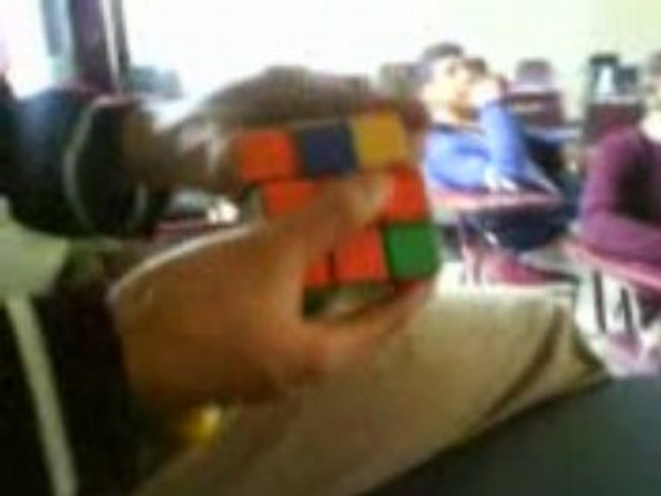 cubo rubik armado en 3 min 51 segundos