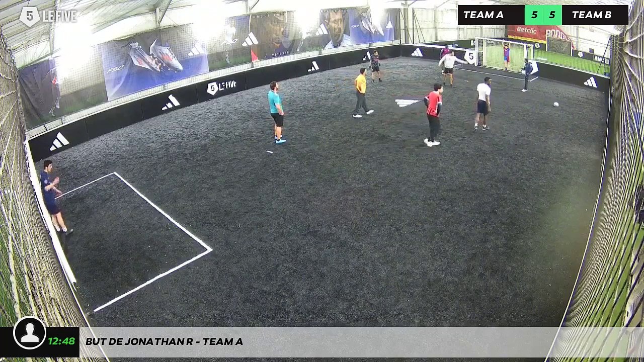 But de Jonathan R - Team A