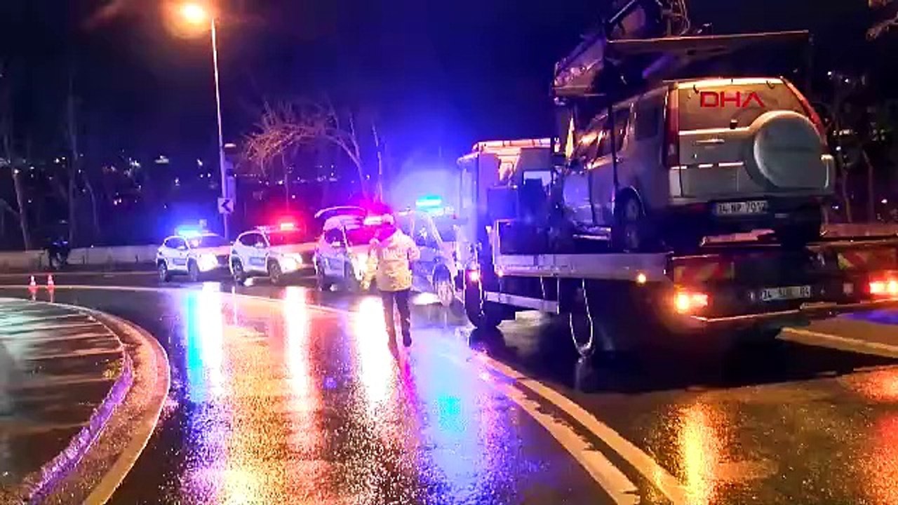 İstanbul- Sarıyer'de otomobil ile cip kafa kafaya çarpıştı: 2 yaralı
