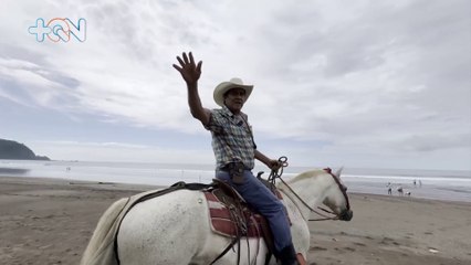 Don Lumaro ofrece una aventura a caballo en Jacó