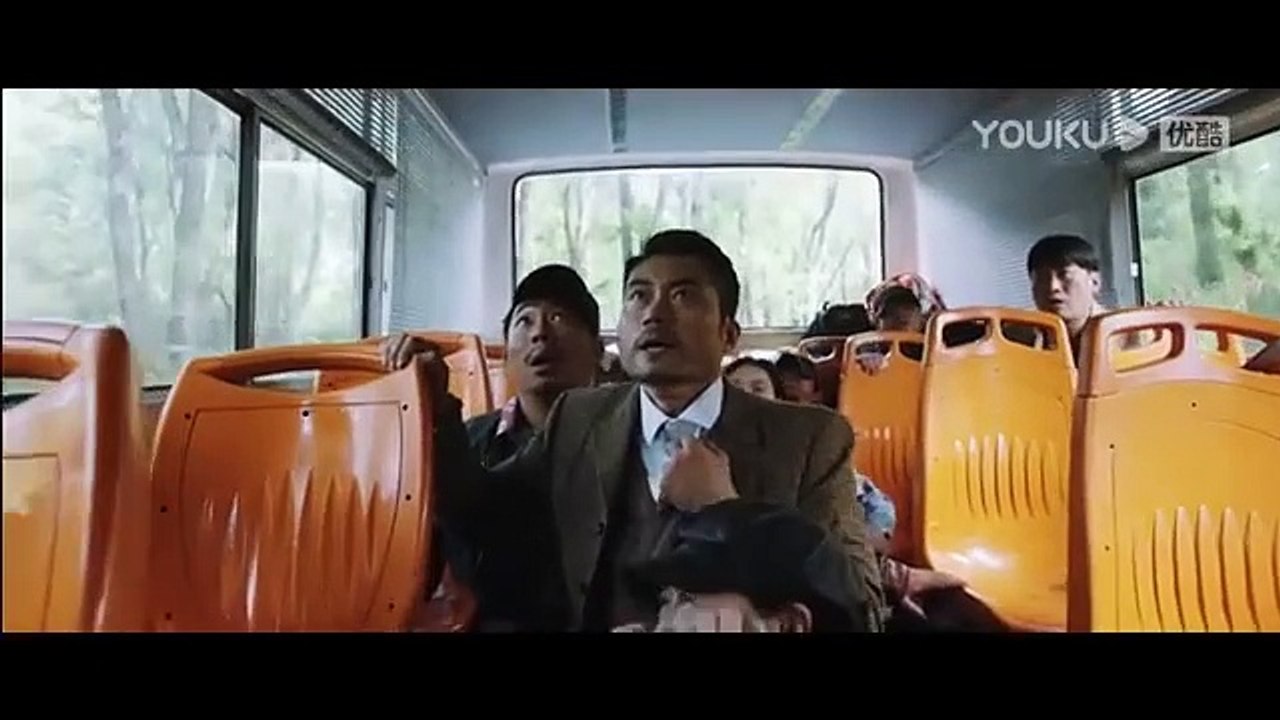 Ancient creatures are resurrected, and the boy witnesses the battle of dinosaurs and snakes