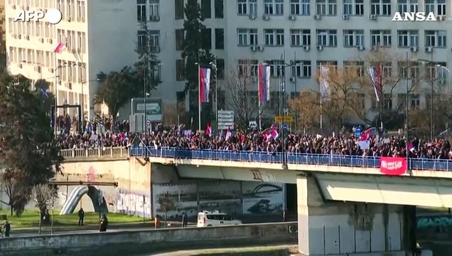 Serbia, nuove proteste degli studenti a Novi Sad: migliaia in piazza e blocco dei ponti