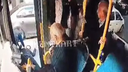 Zonguldak'ta otobüste bayılan çocuk, kapı açılınca asfalta düştü