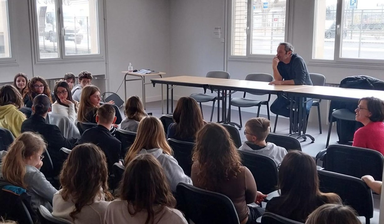 Le réalisateur Cédric Kahn revient dans ancien établissement scolaire de Crest dans la Drôme