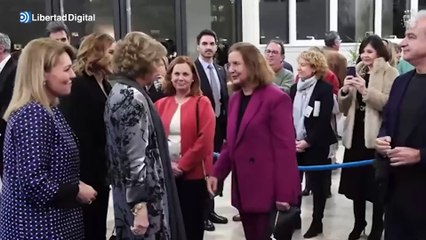 La Reina Sofía preside emocionada el concierto solidario por la Dana