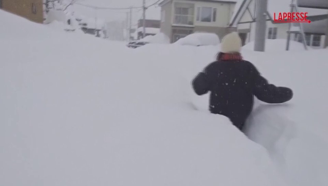 Giappone, nevicata record nel nord nel nord del...