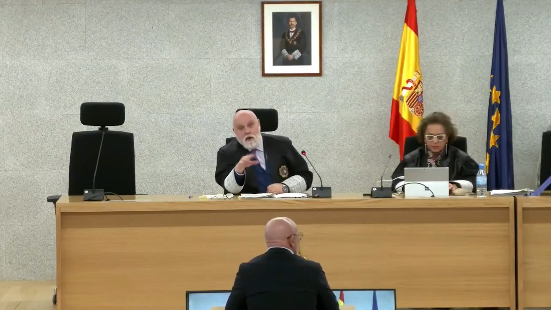 Bronca del juez a De la Fuente en el juicio por el caso Rubiales: "Uno no elige de lo que hablar"