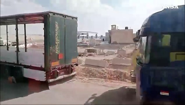 Dall'Egitto 771 camion di aiuti in tre giorni verso Rafah