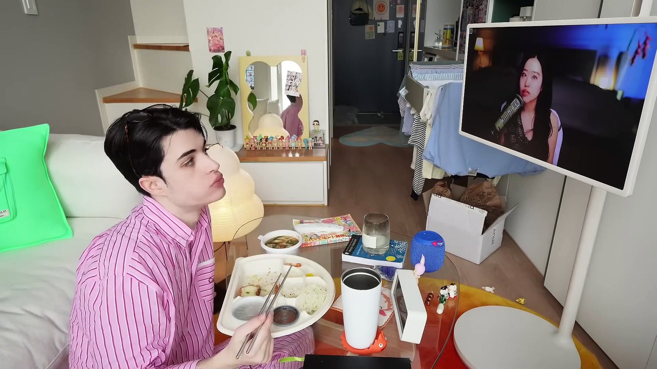 vlog l LA CASERA LOCA RECLAMA EL DEPoSITO DEL ONE ROOM       estudiando coreano con FELIX y HOLIDAY