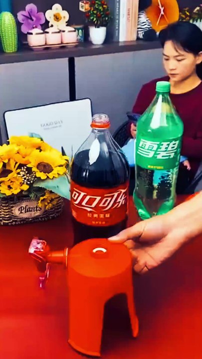 Hand Pressure Carbonated Beverage Dispenser