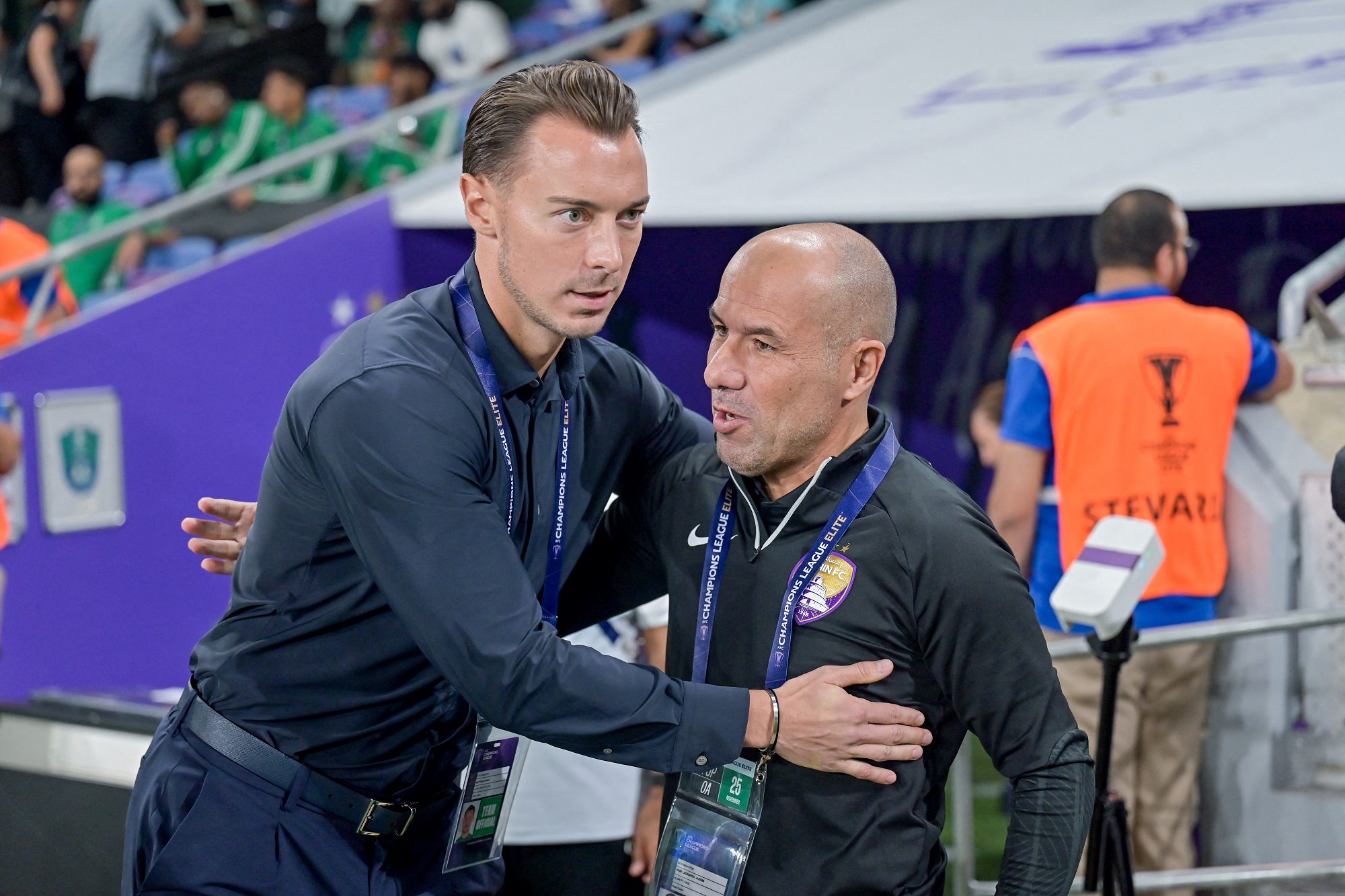 AR 04 ALAIN COACH OOV