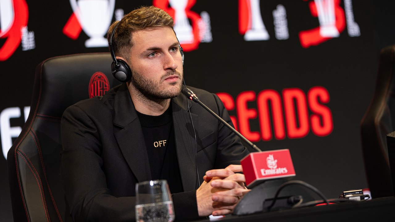 La conferenza stampa di presentazione di Santiago Gimenez