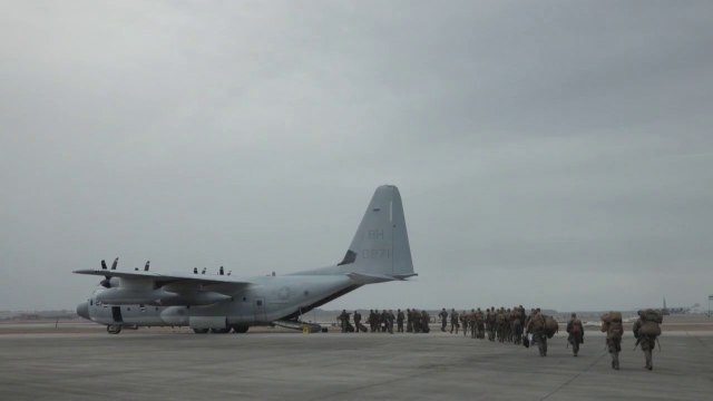 Militares de EE.UU. llegan a Guantánamo para preparar el centro de migrantes de Trump
